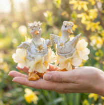 gjenstander Dekorativ andefigur i blomsterkjole, vår, detaljert sommerdekorasjonstilbehør, 11 cm, 2 stk.