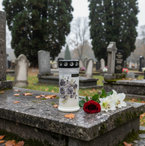 gjenstander Hvite gravlys med blomstermotiver, Ø7,5 cm H16,5 cm, 6 stk.