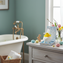 gjenstander Påskekyllingdekorasjon, chenillekylling i badekaret, gul, 9 cm