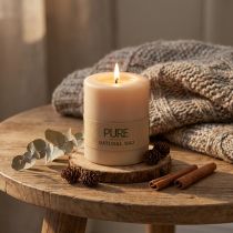 gjenstander PURE Pillar Candle Beige Wenzel Candles Lysebrune 90/70mm