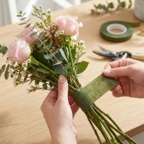 gjenstander OASIS® Blomstertape, selvklebende blomstertape, mosegrønn, 13 mm bred, 27,5 cm lang, 2 stk.