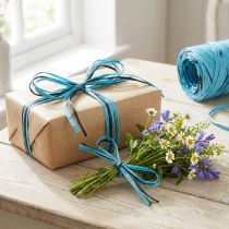 gjenstander Dekorativt bånd laget av plast, raffia, flerfarget gavebånd blå-brunt L200m