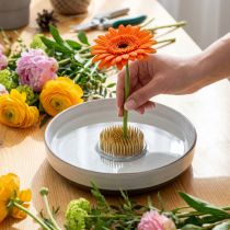 gjenstander Kreativ blomsteroppsatshjelp med messingnåler til ikebana og blomsteroppsatser