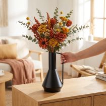 gjenstander Dekorativ metallvase i svart, designet som en dekorativ mugge, stilig blikkfang, 19,5 cm x 38,5 cm, for tørkede og kunstige blomster