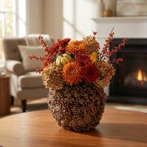 gjenstander Dekorativ blomsterkasse med kongler, naturlig utseende, 27 cm. Rund konglepotte, naturbrun, laget av kongler, 27 cm x 22 cm.