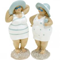 Dekorativ figur damer på stranden, sommerdekorasjon, badefigurer med lue blå/hvit H15/15,5cm sett med 2 stk.
