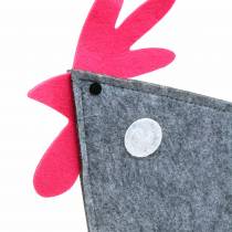 Dekorativ hane laget av filt med prikker grå, hvit, rosa 57cm x 7cm H58.5cm utstillingsvindu