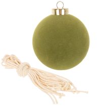 gjenstander Julekule i fløyelslook, grønn, teksturert blanding, 8 cm, 12 stk. Julekule i flokket mosegrønn, plastkuler i flokket mosegrønn. Bomullssnorer inkludert til hver kule.