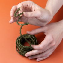 gjenstander Grønn ullsnor med gulltråd, 5m x 5mm med ståltråd, til dekorasjon og håndarbeid