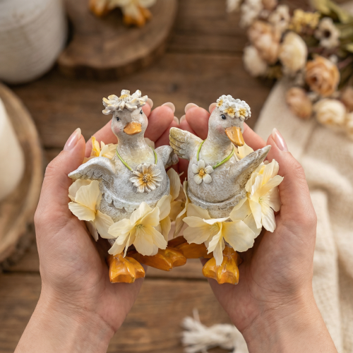 gjenstander Dekorativ andefigur i blomsterkjole, vår, detaljert sommerdekorasjonstilbehør, 11 cm, 2 stk.