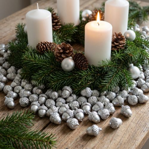 Dekorative eikenøtter sølv, adventsdekorasjon, naturlige høstfrukter, landsted Ø1,5 – 2,5 cm L1,5 – 3 cm 300 g | Floristik24.no