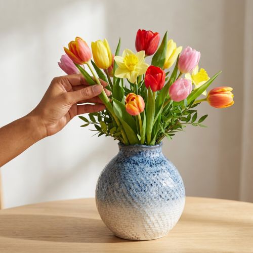 gjenstander Keramisk vase glasert blått og hvitt flettet utseende H18,5cm