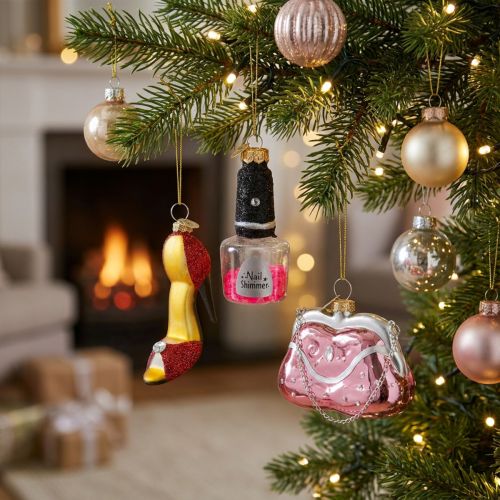 gjenstander Julepynt til juletreet, neglelakk, veske, damesko (3 stk.)