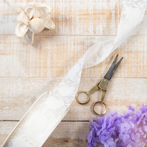 gjenstander Organzabånd, kremfarget, dekorativt bånd med hjerter, 40 mm bredt, 15 m langt