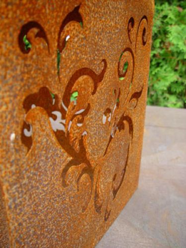 gjenstander Barokk terning laget av rustent metall, 36 cm x 36 cm