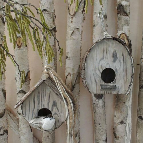 Dekorativt fuglehus Dekorativ hekkeboks i tre med naturlig bark Hvitvasket H23cm B25cm