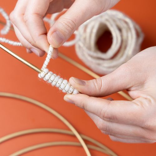 gjenstander Hvit ullsnor med gulltråd 5m x 5mm med ståltråd til dekorasjon og hobbyarbeid