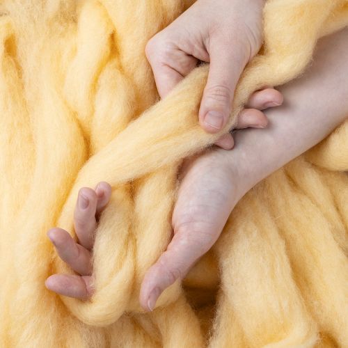 gjenstander Ulsnor, ullbånd, kremoransje, 10 m ull til kranser og arrangementer