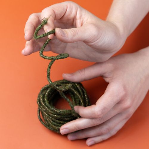 gjenstander Grønn ullsnor med gulltråd, 5m x 5mm med ståltråd, til dekorasjon og håndarbeid